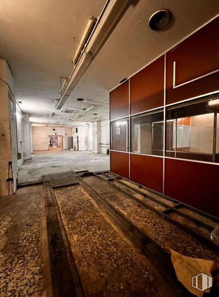 Retail for rent at Calle Orense, 68, Tetuán, Madrid, 28020 with cabinetry, cupboard, property, wood, building, hall, interior design, architecture, flooring and floor around