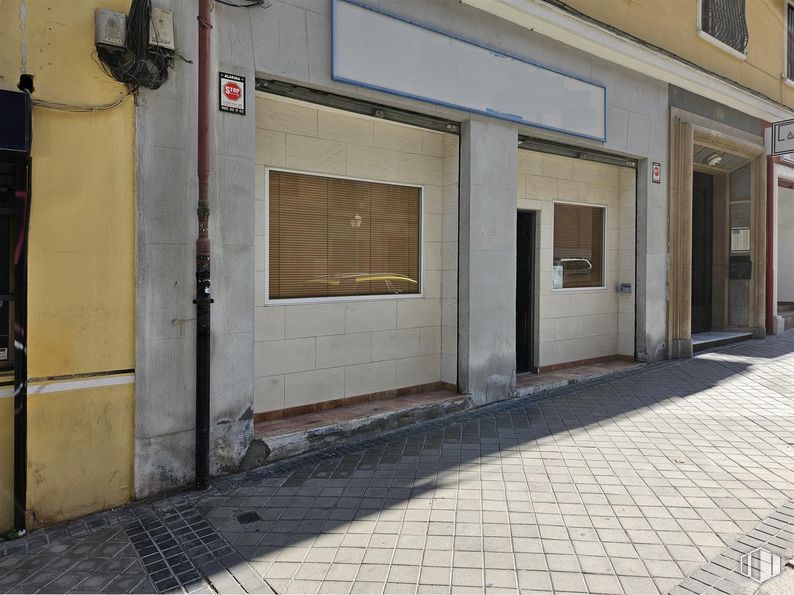 Local en alquiler en Calle Alejandro Ferrant, 5, Arganzuela, Madrid, 28045 con ventana, edificio, superficie de la carretera, ladrillo, inmobiliario, accesorio, fachada, acera, carretera y ciudad alrededor