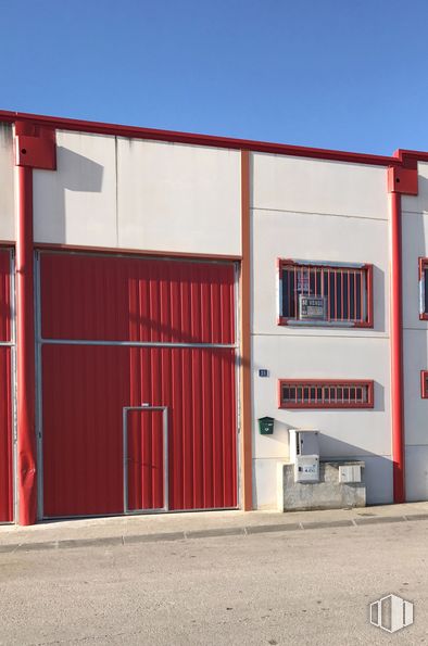 Industrial for sale at Calle Centeno, 19, Seseña, Toledo, 45223 with building, window, sky, fixture, asphalt, commercial building, facade, composite material, tints and shades and shade around