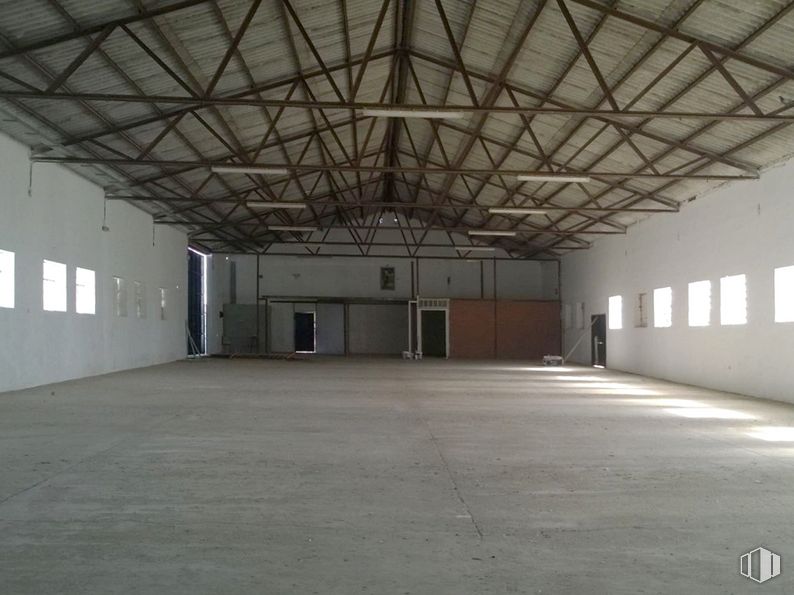 Industrial for rent at Calle Carpinteros, 6, Camarena, Toledo, 45180 with fixture, hall, building, floor, composite material, flooring, ceiling, concrete, symmetry and parking around