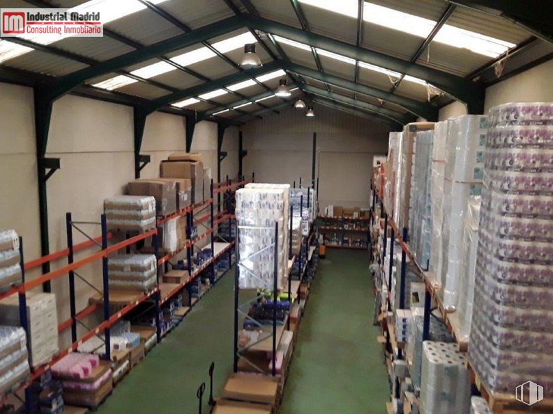 Industrial for sale at Polígono Industrial La Huerta, Velilla de San Antonio, Madrid, 28891 with packaged goods, building, shelf, flooring, wood, floor, shelving, warehouse, publication and factory around