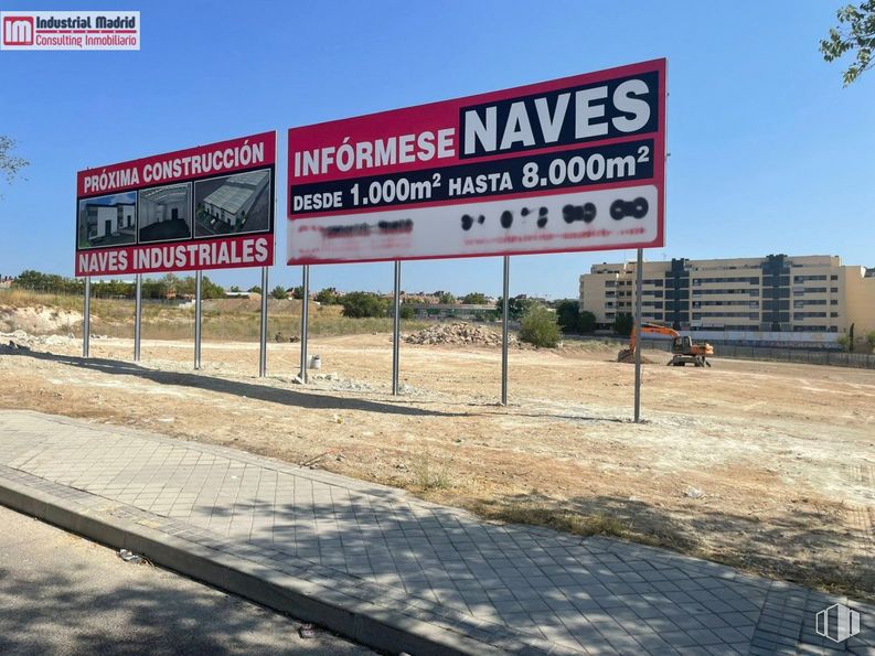 Land for sale at Zona Rivas Futura, Rivas-Vaciamadrid, Madrid, 28529 with building, sky, property, billboard, asphalt, land lot, tree, motor vehicle, thoroughfare and road surface around