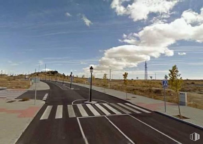 Land for sale at Calle Chipre, Ávila, 05004 with bridge, sky, cloud, road surface, asphalt, thoroughfare, plant, tree, tar and road around