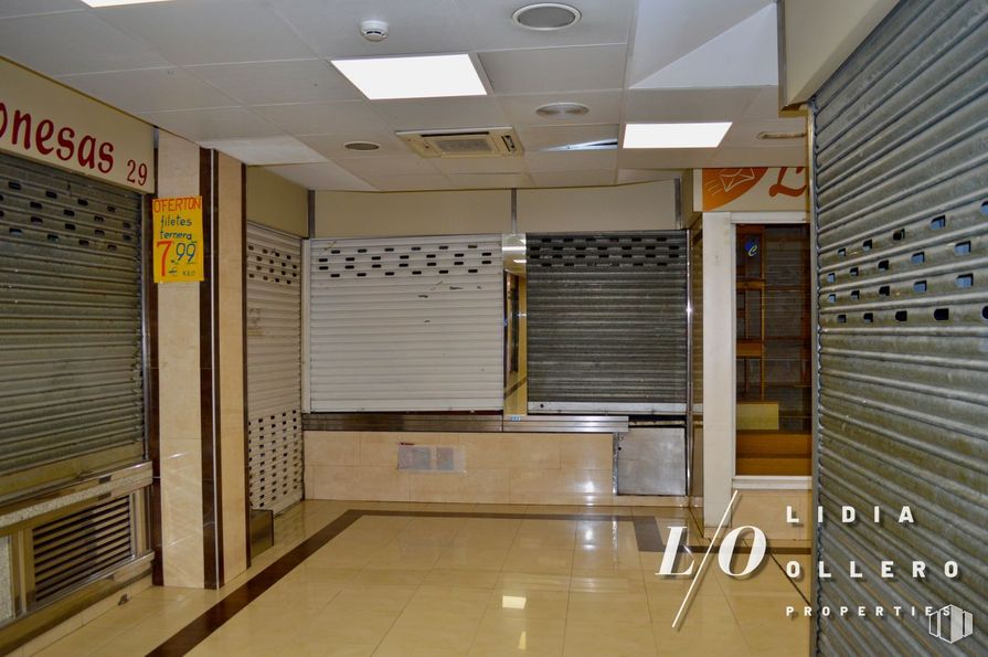 Retail for sale & for rent at Calle Hernán Cortés, Majadahonda, Madrid, 28220 with light fixture, fixture, door, interior design, flooring, floor, ceiling, wood, gas and glass around