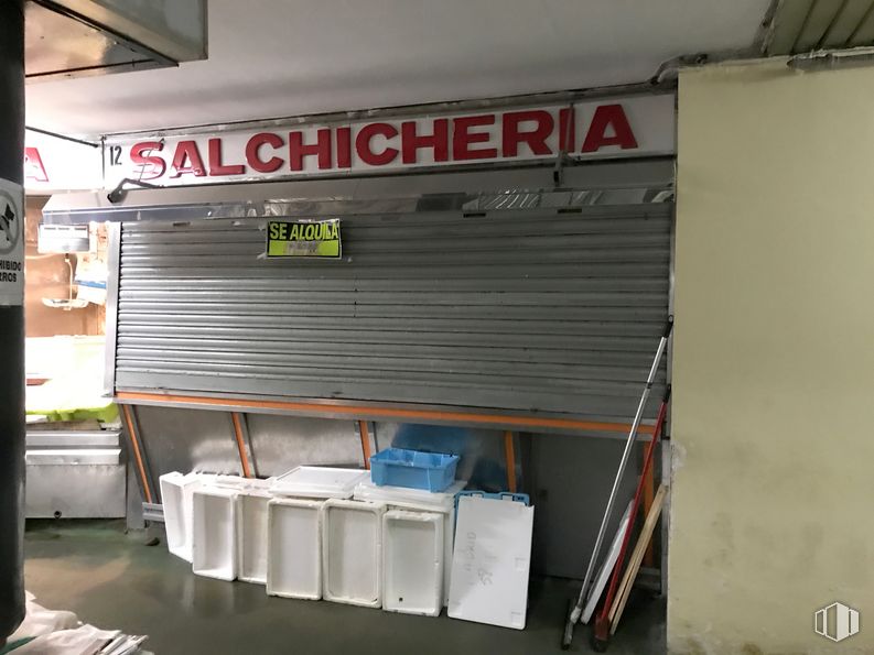 Local en alquiler y venta en Mercado Fuente de la Teja, Calle Melchor Cano, 1, Moncloa - Aravaca, Madrid, 28008 con productos envasados, sombra, diseño automotriz, gas, suelo, silla, mesa, evento, máquina y techo alrededor