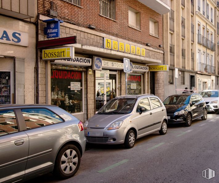 Local en venta en Calle Viriato, 38, Chamberí, Madrid, 28010 con rueda, coche, neumático, luz de estacionamiento automotriz, vehículo terrestre, vehículo, propiedad, ventana, placa de matrícula del vehículo y edificio alrededor