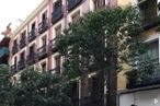 Office for rent at Calle Conde Duque, 5, Centro, Madrid, 28015 with car, building, window, tire, automotive parking light, wheel, vehicle, property, sky and urban design around