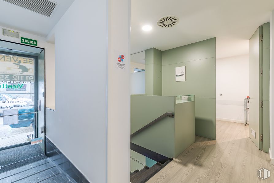 Local en venta en Calle Raimundo Lulio, Chamberí, Madrid, 28010 con puerta, accesorio, alumbrado, edificio, diseño de interiores, piso, suelo, pared, bienes raíces y gas alrededor