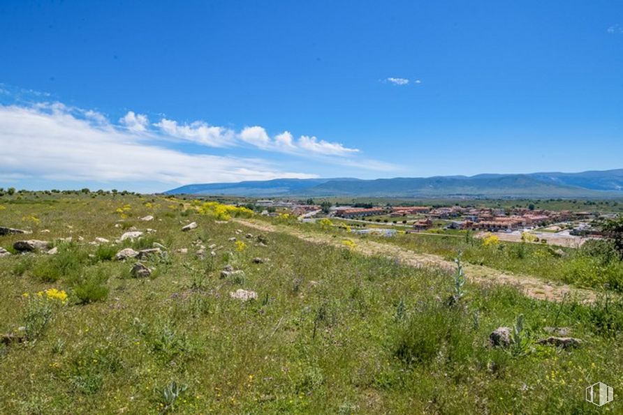 Suelo en venta en Las Zumaqueras, La Lastrilla, Segovia, 40196 con nube, cielo, planta, montaña, paisaje natural, lote de tierra, árbol, hierba, llanura y paisaje alrededor