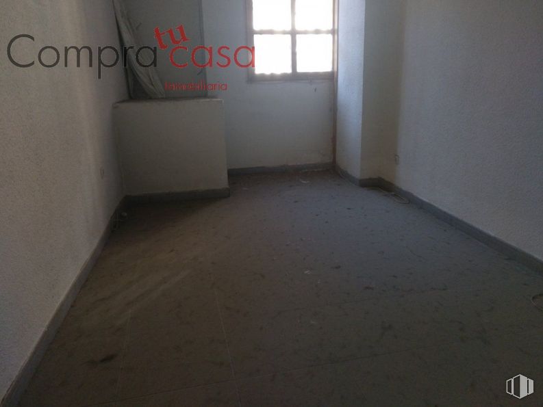 Oficina en alquiler en Zona Bajada del Carmen, Segovia, 40001 con ventana, accesorio, madera, suelo, piso, edificio, pintura, madera, techo y sombra alrededor