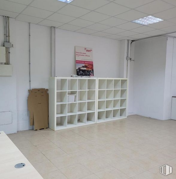 Oficina en venta en Calle Aguacate, Carabanchel, Madrid, 28044 con estantería, edificio, diseño de interiores, madera, piso, pavimento, pasillo, estantería, casa y techo alrededor