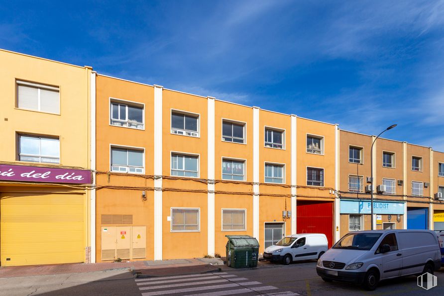 Nave en venta en Calle Fundidores, 53, Getafe, Madrid, 28906 con camioneta, edificio, ventana, luz de estacionamiento automotriz, rueda, neumático, vehículo terrestre, cielo, coche y vehículo alrededor