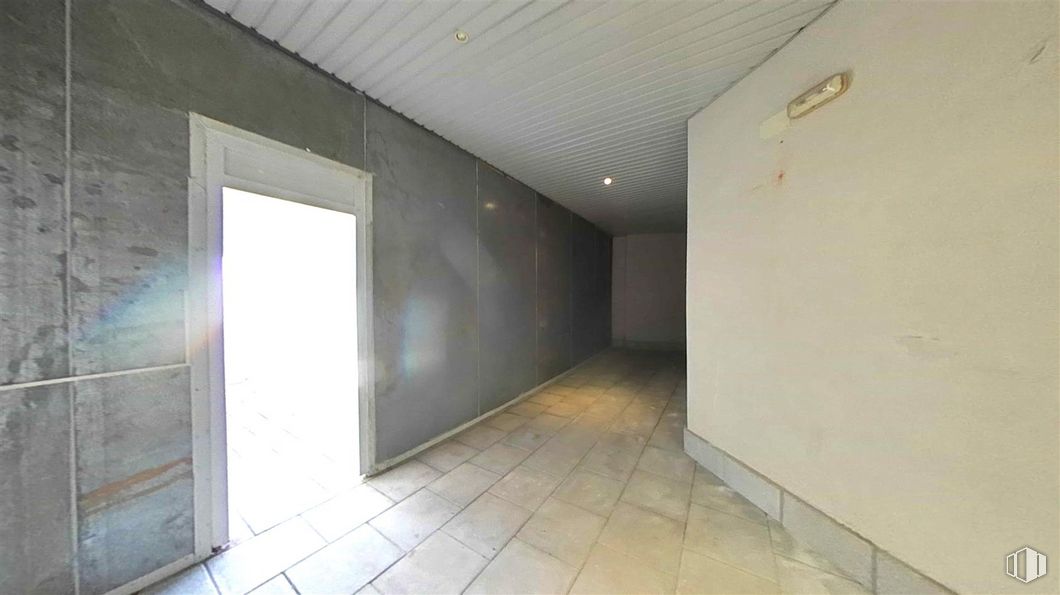 Office for sale at Calle Segundo Mata, Pozuelo de Alarcón, Madrid, 28224 with door, fixture, composite material, flooring, building, wood, ceiling, hall, concrete and glass around