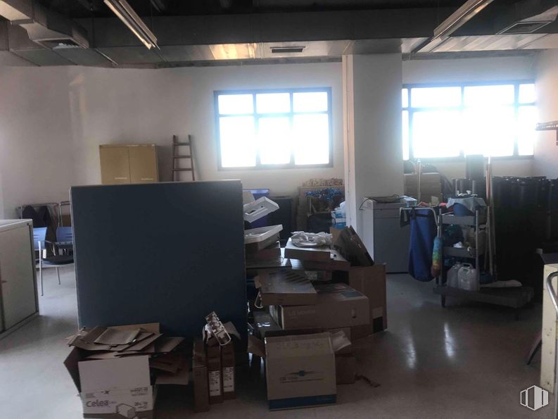 Industrial for sale at Zona Carabanchel, Carabanchel, Madrid, 28044 with window, box, furniture, flooring, interior design, ceiling, floor, shipping box, cardboard packaging and engineering around