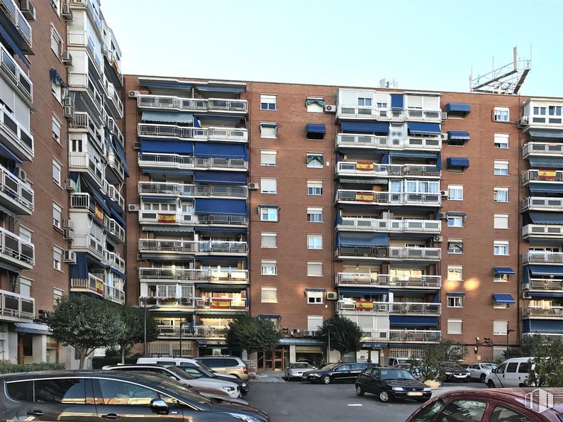 Local en venta en Plaza del Peñón, Alcorcón, Madrid, 28923 con coche, edificio, vehículo terrestre, ventana, cielo, rueda, vehículo, infraestructura, neumático y diseño urbano alrededor