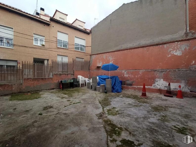 Suelo en venta en Centro urbano, Moraleja de Enmedio, Madrid, 28950 con ventana, cielo, edificio, lote de terreno, arquitectura, superficie de la carretera, albañilería, ladrillo, asfalto y zona residencial alrededor