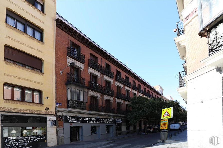 Local en venta en Calle San Mateo, 30, Centro, Madrid, 28004 con ventana, cielo, edificio, diseño urbano, barrio, ciudad, fachada, superficie de la carretera, inmobiliario y área metropolitana alrededor