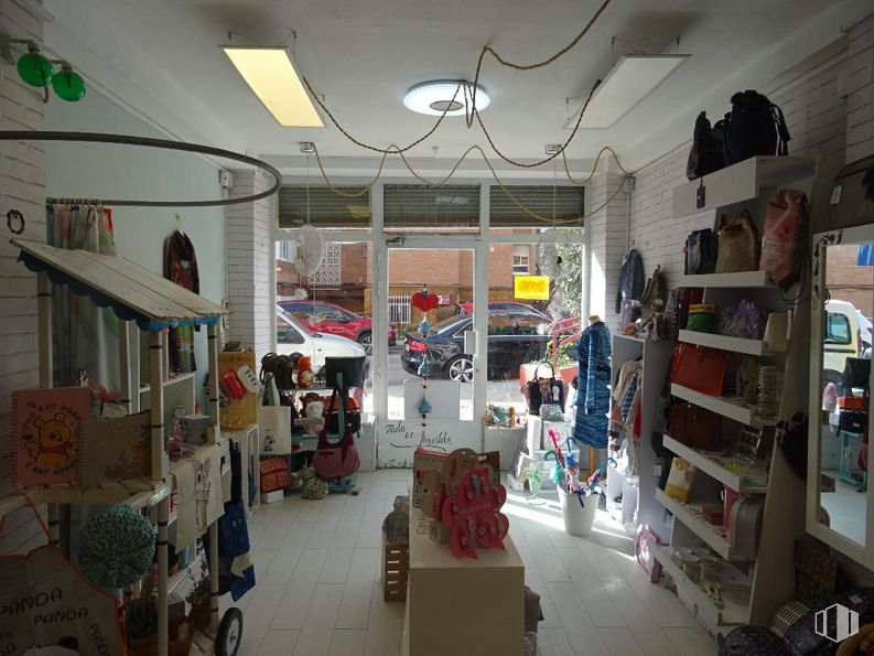 Local en venta en Calle Calanda, Hortaleza, Madrid, 28043 con productos envasados, estante, archivar, alumbrado, diseño de interiores, venta minorista, servicio, techo, edificio y evento alrededor