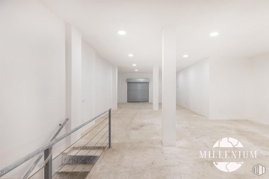 Local en venta en Zona Centro, San Fernando de Henares, Madrid, 28830 con edificio, accesorio, hall, suelos, suelo, puerta, madera, material compuesto, hormigón y techo alrededor