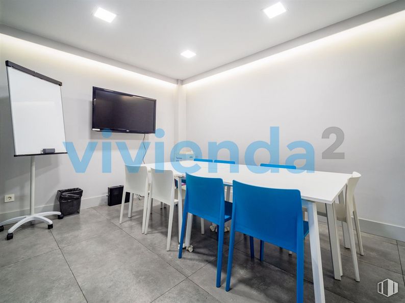 Local en alquiler y venta en Avenida Menéndez Pelayo, Retiro, Madrid, 28007 con silla, televisión, mesa, mueble, edificio, interiorismo, suelos, suelo, casa y techo alrededor