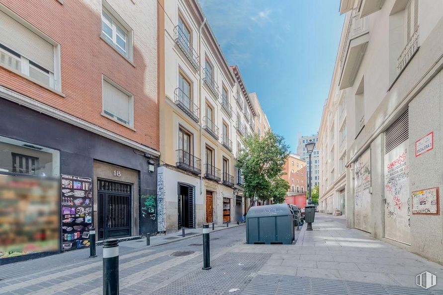 Retail for sale at Calle Desengaño, Centro, Madrid, 28004 with window, building, road surface, sky, plant, tree, urban design, cloud, sidewalk and neighbourhood around