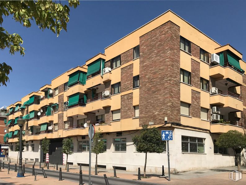 Oficina en alquiler en Avenida Juan de la Cierva, 25, Getafe, Madrid, 28901 con ventana, cielo, edificio, tiempo de día, propiedad, planta, diseño urbano, arquitectura, condominio y bloque de pisos alrededor