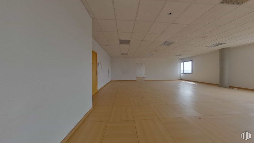 Oficina en venta en Centro Empresarial Sureste, Calle Gamonal, 18, Villa de Vallecas, Madrid, 28031 con ventana, pasillo, madera, accesorio, suelo, piso, edificio, madera, techo y hormigón alrededor