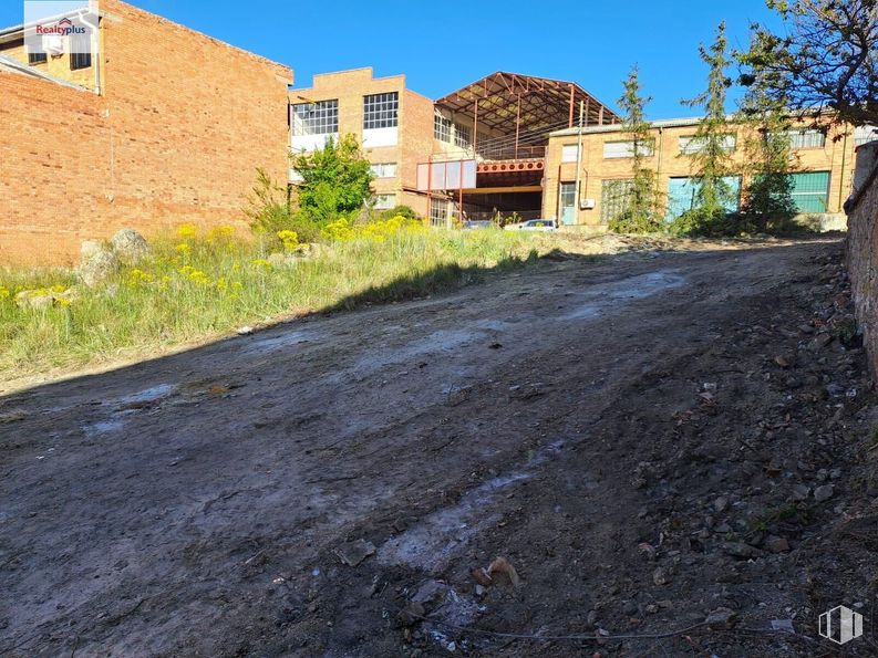 Land for sale at Polígono industrial El Cerro, Segovia, 40006 with plant, sky, building, road surface, tree, land lot, asphalt, grass, landscape and window around