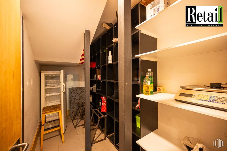 Retail for sale & for rent at Calle Corazón de María, Chamartín, Madrid, 28002 with home appliance, flooring, shelving, interior design, shelf, floor, wood, furniture, lighting and ceiling around