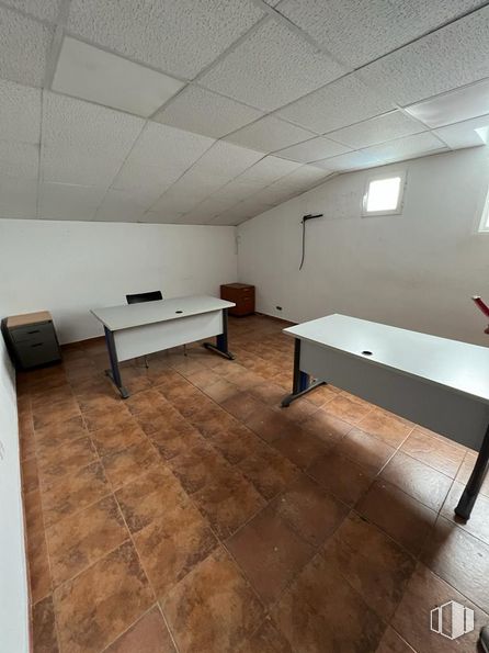 Nave en alquiler en Camino San Martín Vega, Arganda del Rey, Madrid, 28500 con mesa, propiedad, madera, edificio, hall, interiorismo, rectángulo, suelo, suelos y madera dura alrededor