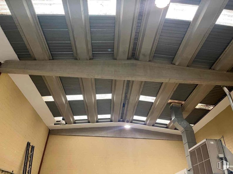 Industrial for rent at Zona empresarial Alcobendas, Alcobendas, Madrid, 28108 with ceiling, beam, metal, building material, steel, daylighting and fluorescent lamp around