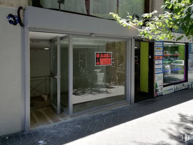 Local en venta en Calle Gaztambide, 26, Chamberí, Madrid, 28015 con puerta, edificio, accesorio, sombra, fachada, gas, material compuesto, vidrio, exterior automotriz y ciudad alrededor