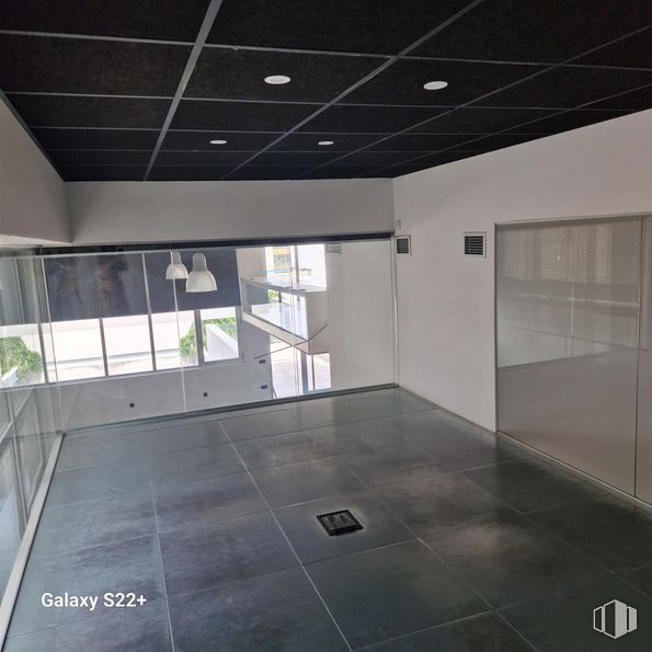 Oficina en alquiler en Calle Emilio Muñoz, 3, San Blas - Canillejas, Madrid, 28037 con edificio, accesorio, interiorismo, suelos, suelo, material compuesto, techo, hall, vidrio y ventana alrededor