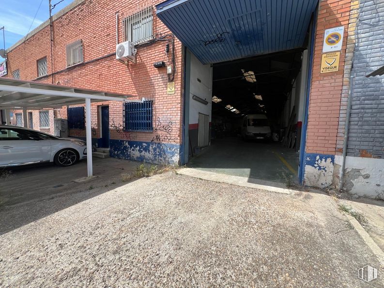 Nave en venta en Calle Cobre, 5, Torrejón de Ardoz, Madrid, 28850 con coche, ventana, neumático, rueda, luz de estacionamiento, vehículo terrestre, vehículo, neumático de automoción, edificio y superficie de la carretera alrededor