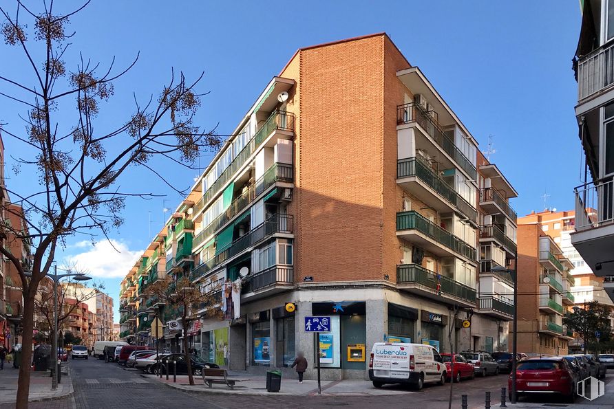 Local en venta en Calle Espada, 9, Alcorcón, Madrid, 28921 con coche, edificio, cielo, rueda, día, ventana, neumático, infraestructura, árbol y vía pública alrededor