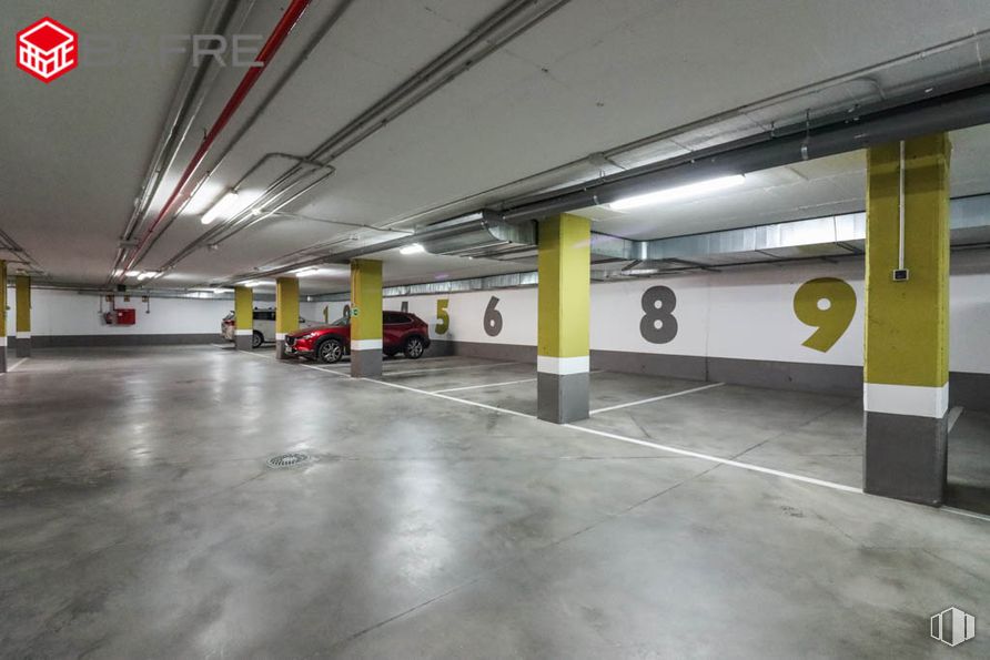 Oficina en venta en Avenida Juan Caramuel, Leganés, Madrid, 28919 con coche, luz de estacionamiento, asfalto, edificio, accesorio, suelo, suelos, aparcamiento, material compuesto y gas alrededor