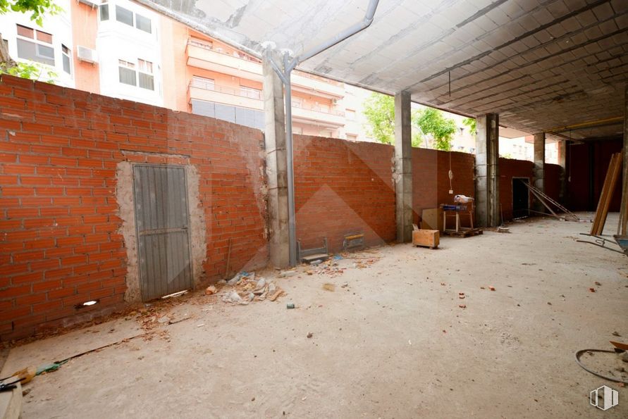 Local en venta en Calle Cristo Salud, 30, Valdemoro, Madrid, 28342 con puerta, ventana, madera, albañilería, ladrillo, árbol, material de construcción, viga, suelo y hormigón alrededor