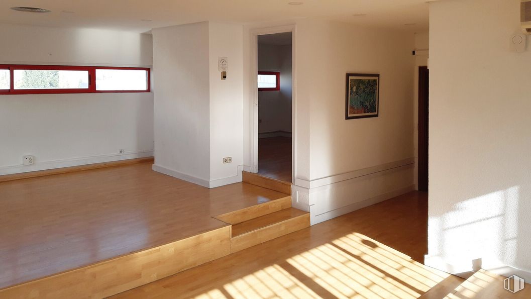 Oficina en alquiler en Calle Tierra de Barros, 2, Coslada, Madrid, 28820 con marco, ventana, madera, pintura, interiorismo, accesorio, hall, suelos, suelo y tinte para madera alrededor