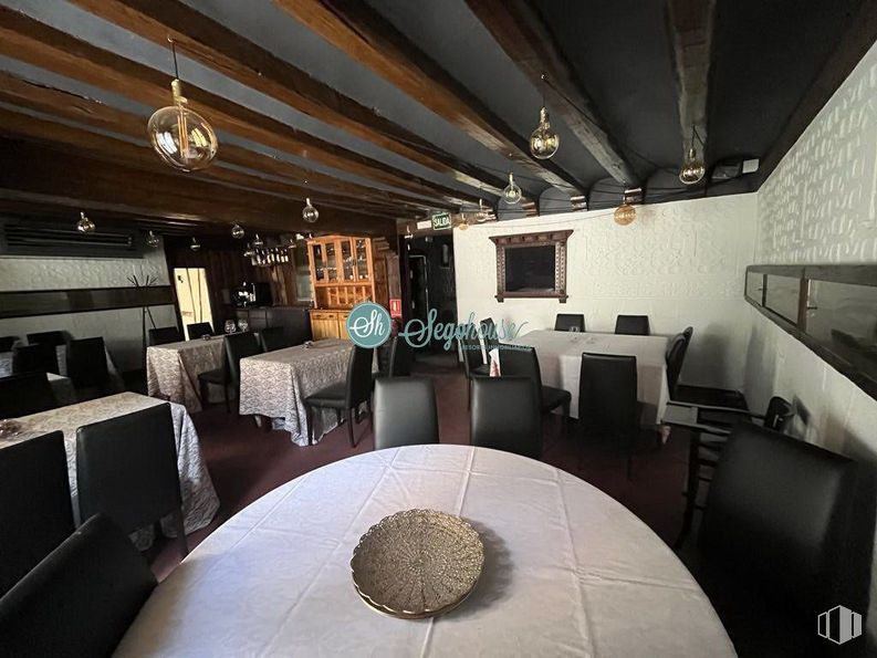 Retail for sale at Calle Cronista Lecea, Segovia, 40001 with chair, table top, light fixture, tableware, kitchen & dining room table, lighting, table, property, furniture and interior design around