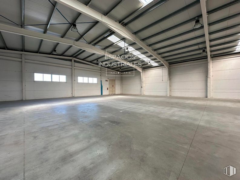 Nave en venta en Polígono Industrial Los Olivos, Getafe, Madrid, 28906 con puerta, ventana, hall, suelo, suelos, material compuesto, madera, techo, edificio y hormigón alrededor