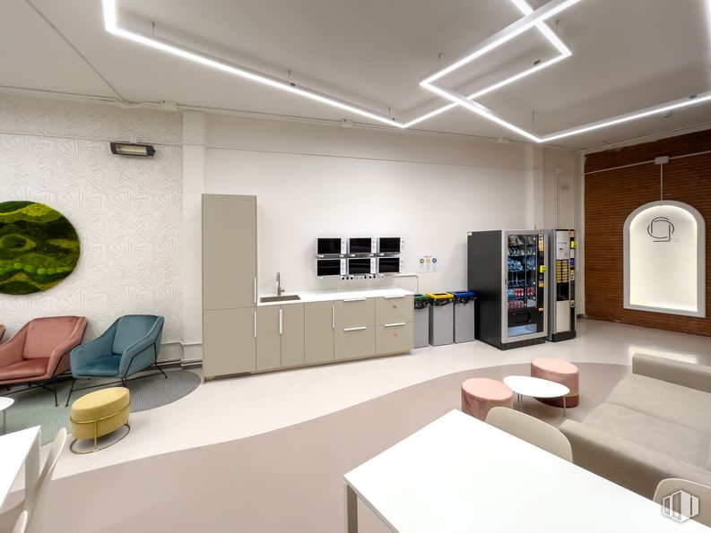 Oficina en alquiler en Edificio Alma, Paseo Doce Estrellas, 4, Barajas, Madrid, 28042 con ebanistería, silla, mesa, mueble, mesa, planta de interior, ventana, sofá, pavimento y casa alrededor