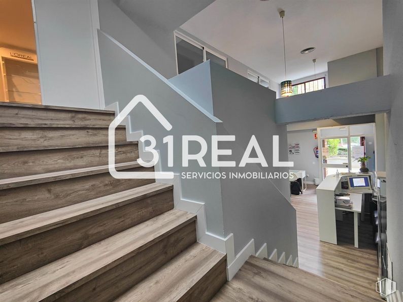 Retail for rent at Zona Peñagrande, Fuencarral - El Pardo, Madrid, 28035 with lighting, building, wood, fixture, interior design, architecture, stairs, floor, flooring and wall around