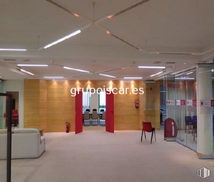 Oficina en venta en Calle Gobelas, 31, Moncloa - Aravaca, Madrid, 28023 con silla, mueble, edificio, diseño de interiores, suelo, piso, bienes raíces, techo, entrada, decoración, evento y accesorio alrededor