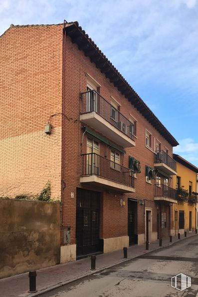 Local en venta en Calle Empecinado, 8, Alcalá de Henares, Madrid, 28801 con casa, puerta, marrón, cielo, nube, edificio, ventana, madera, diseño urbano y ladrillo alrededor