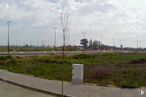 Land for sale at Urbanización Turieles, Talavera de la Reina, Toledo, 45600 with cloud, sky, plant, land lot, road surface, asphalt, thoroughfare, overhead power line, grass and electricity around