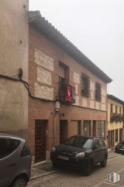 Retail for rent at Calle Carpinteros, 4, Chinchón, Madrid, 28370 with car, window, tire, door, wheel, automotive parking light, land vehicle, vehicle, property and building around