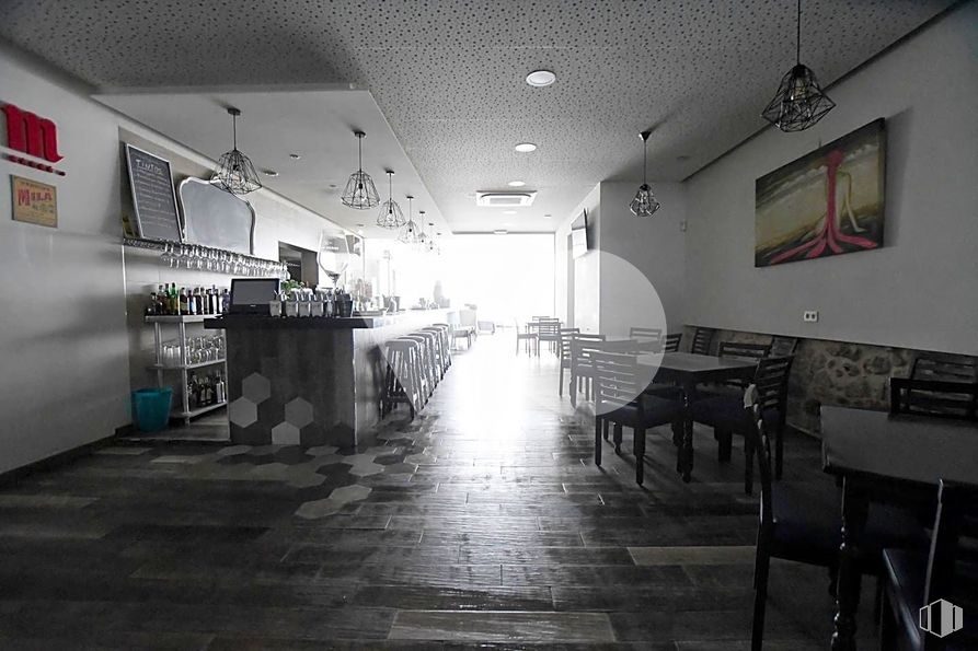 Local en venta en Calle Santa Rosa de Lima, Quintanar de la Orden, Toledo, 45800 con silla, alumbrado, edificio, interiorismo, estilo, en blanco y negro, marco, suelos, fotografía monocroma y hall alrededor