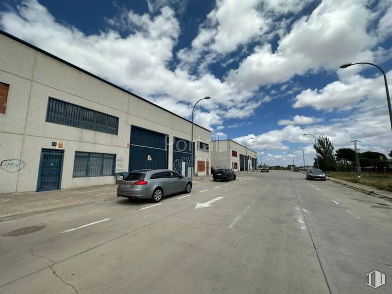 Industrial for sale at Polígono industrial El Viso de San Juan, El Viso de San Juan, Toledo, 45215 with car, street light, window, house, building, automotive parking light, cloud, sky, wheel and tire around