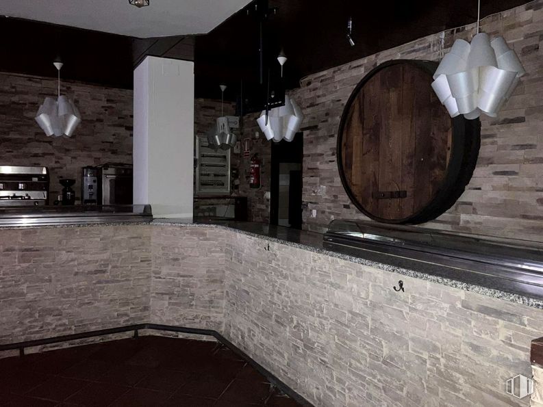 Retail for sale & for rent at Plaza de España, Las Rozas de Madrid, Madrid, 28230 with light fixture, lighting, barrel, chandelier, flooring, stone wall, brick, brickwork, countertop and tile around