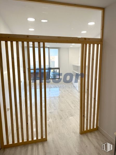 Oficina en venta en Calle Alfonso Gómez, San Blas - Canillejas, Madrid, 28037 con propiedad, accesorio, madera, suelo, suelos, tinte para madera, madera dura, puerta, material compuesto y techo alrededor